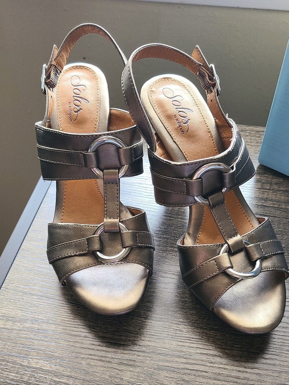 Solos by Softspots‎ Steel Colored Buckle Sandals Size 9.5